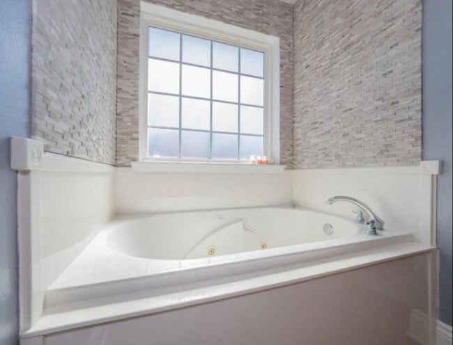 Building Photo - 109 Antler Cir