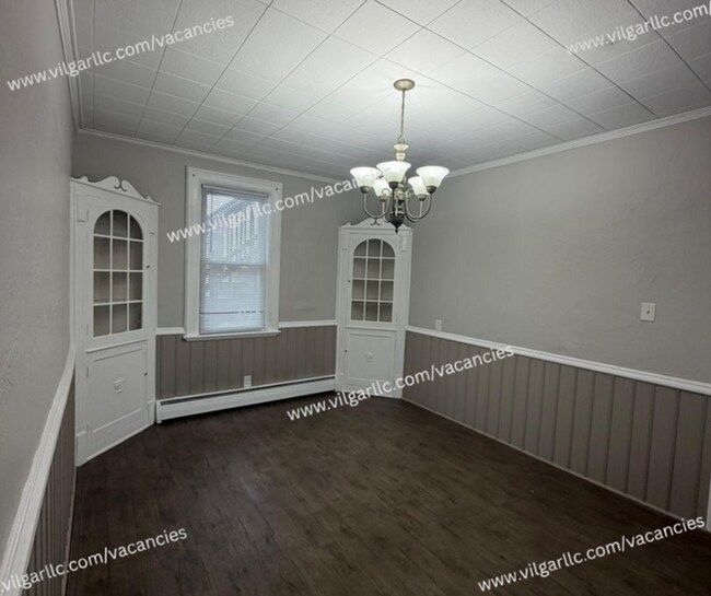 Building Photo - 136 Matteson St