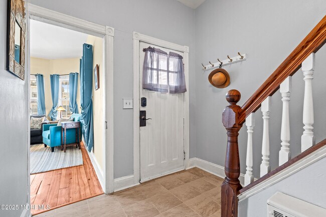 Building Photo - 49 Franklin Ave