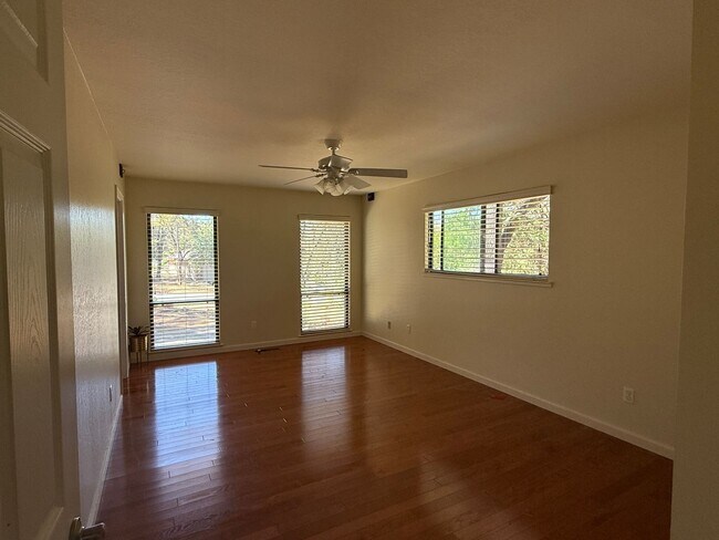 Building Photo - 4161 Helen Ln