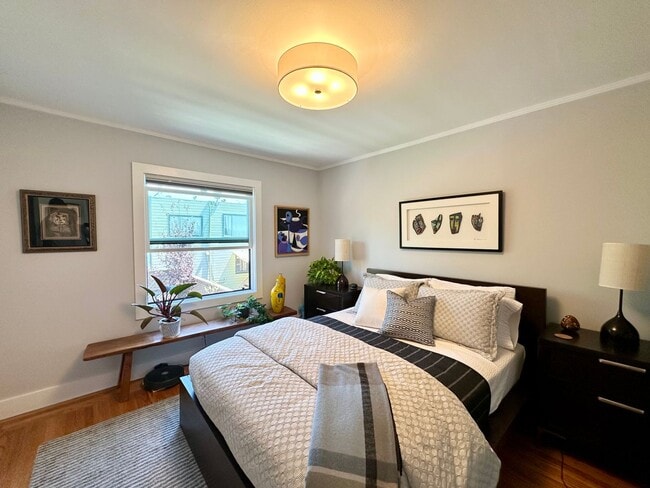 Building Photo - Modern & Bright 3BR/2BA Single-Family Home...
