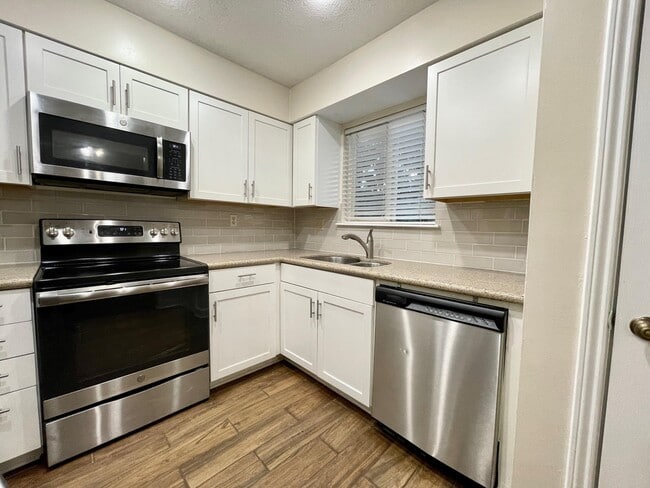 Building Photo - 3740 Thistlemont Dr