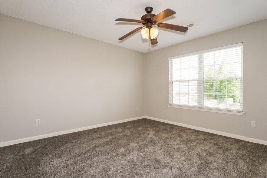 Building Photo - 7356 Green Ash Dr