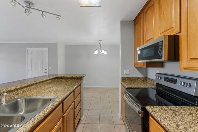 Building Photo - Single Level 3 bedroom Condo In Scottsdale!