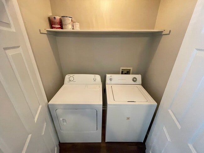 Building Photo - 1004 Creekside Pl