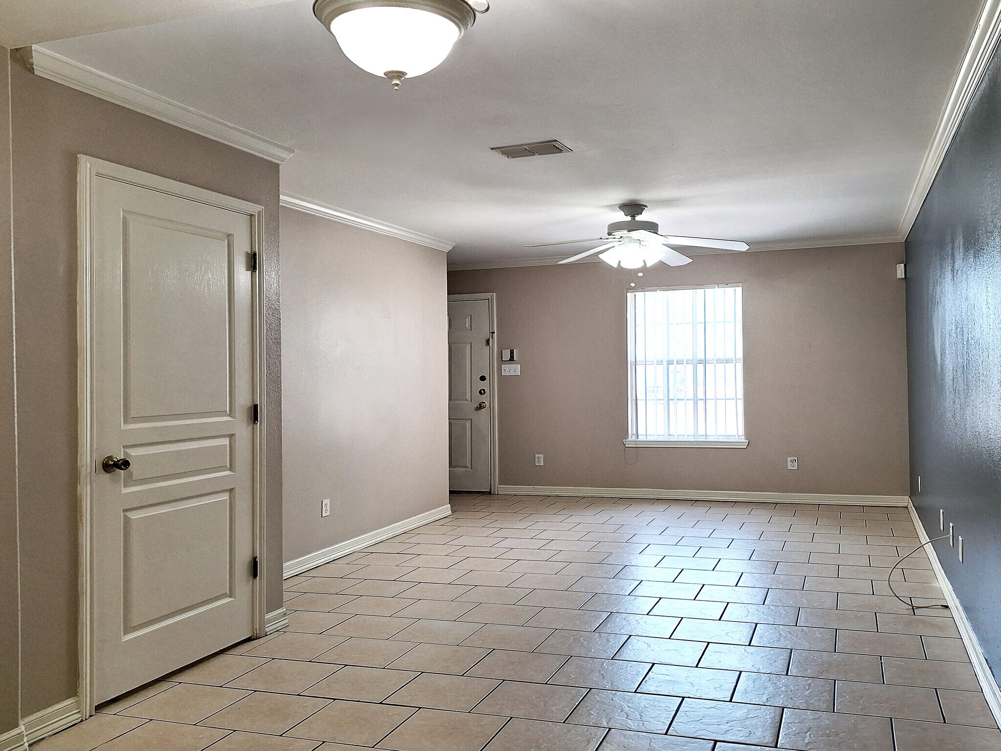 Building Photo - 1907 Maria Isabel Dr