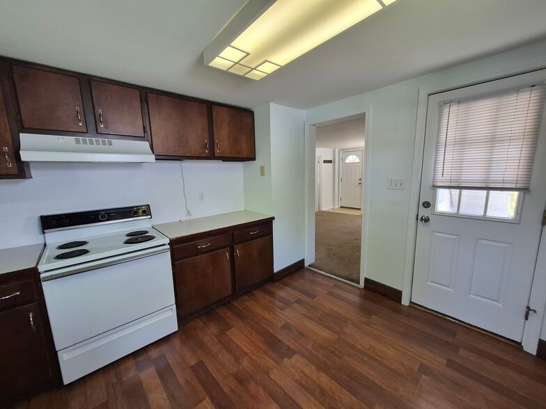 Building Photo - 1051 Taylor Ave