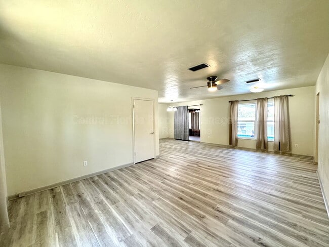 Building Photo - 1074 Gerona Ave