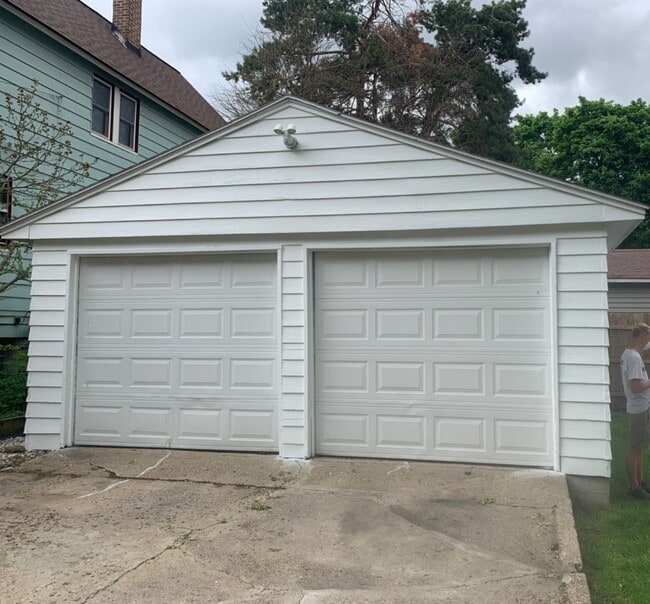 Building Photo - 703 Fremont Ave NW