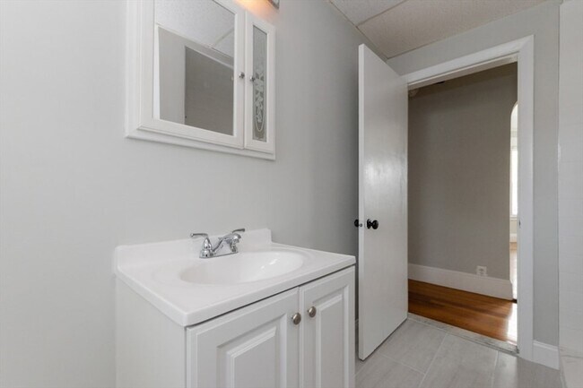 Building Photo - 129 Lynnway