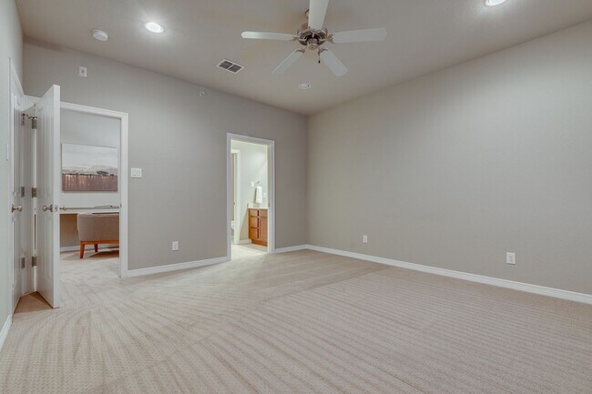 Building Photo - 2816 Lubbock Ave