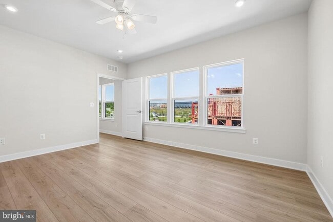 Building Photo - 1611 POTOMAC SHORES Pky
