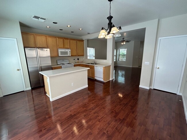 Building Photo - 18529 W Mariposa Dr