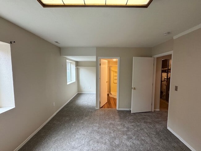 Building Photo - 4BD HOME with 2-CAR GARAGE close to Downtown Col Spgs! - Security Deposit Waiver Available