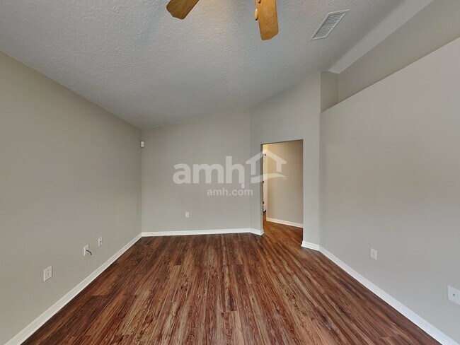 Building Photo - 49 Raintree Place