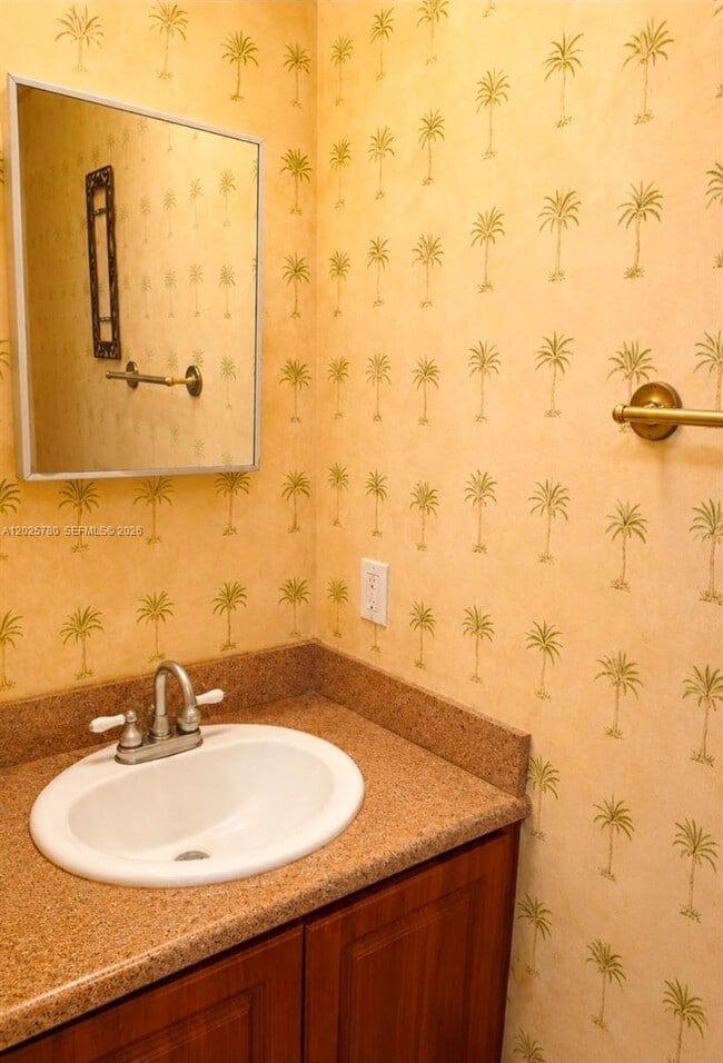 Building Photo - 3082 S Oakland Forest Dr