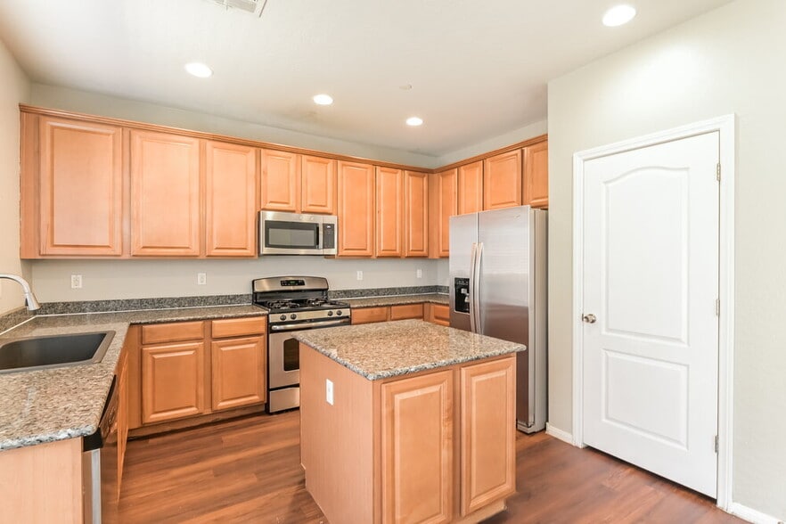 Building Photo - 698 Calamus Palm Pl