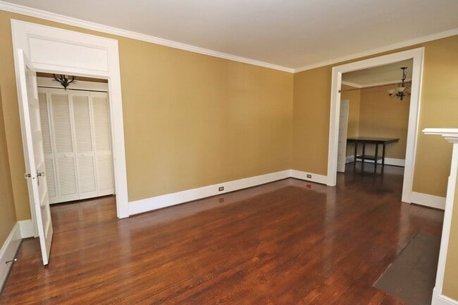 Building Photo - Charming 3 Bedroom, 2 Bath Brick Bungalow ...