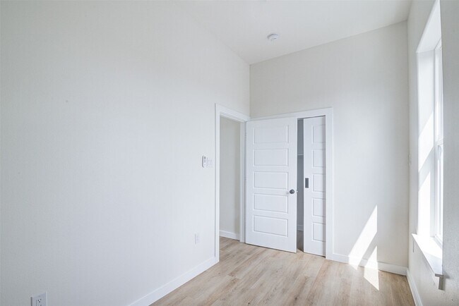 Building Photo - 4025 Avenue M