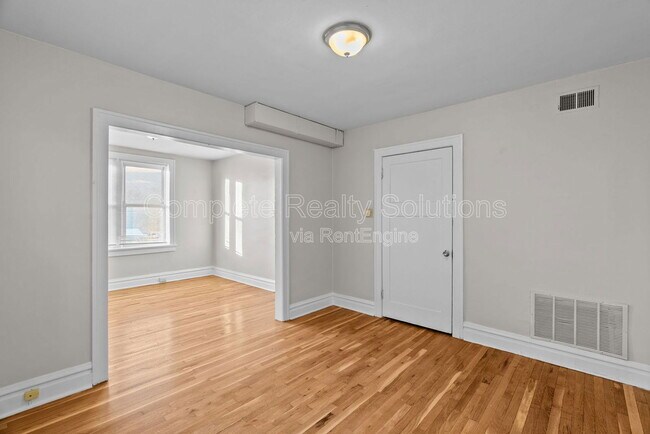 Building Photo - 4175 McRee Ave