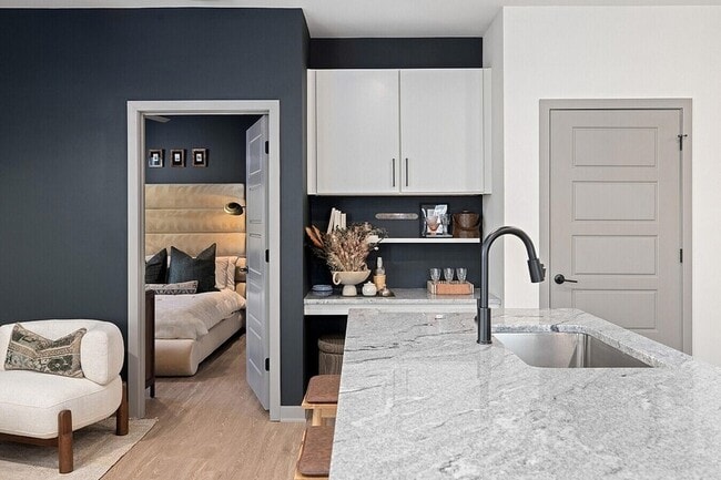 Building Photo - 3812 W Montague Ave