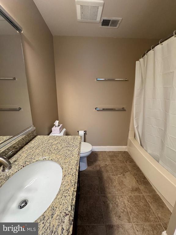 Building Photo - 906 Mews Dr
