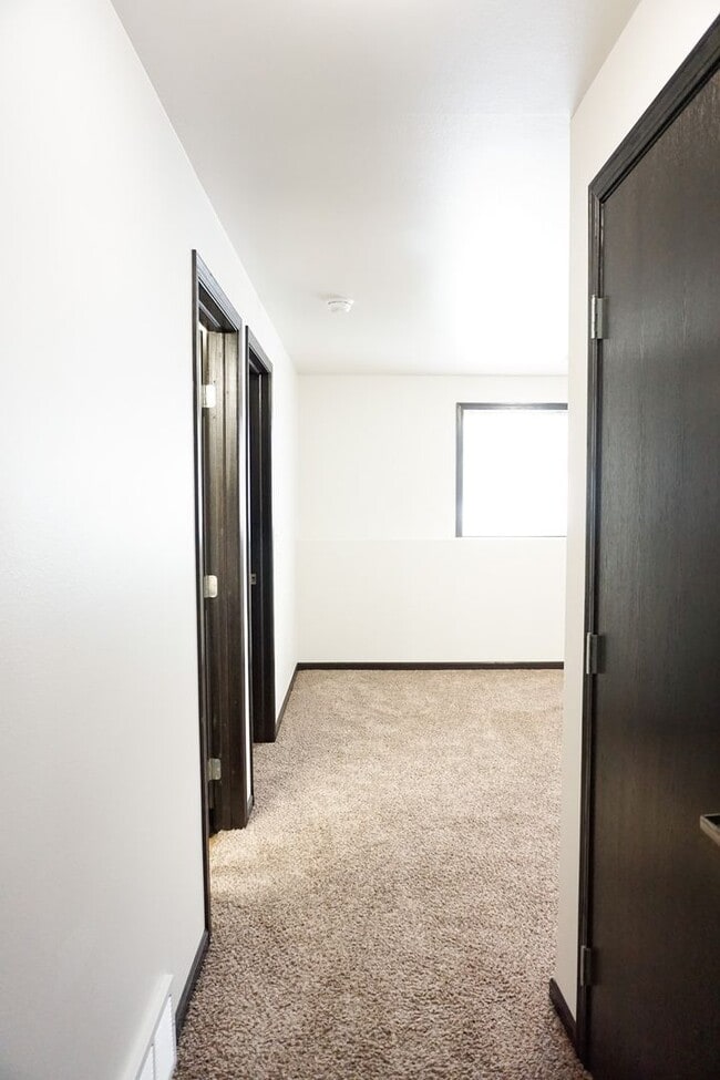 Building Photo - 3 Bed 3 Bath Twin Home