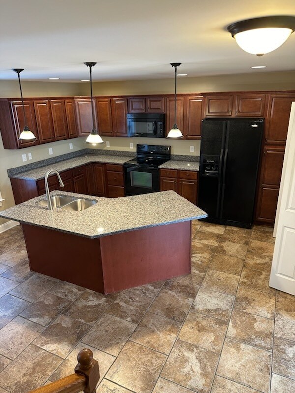 Building Photo - 170 Cortland Dr