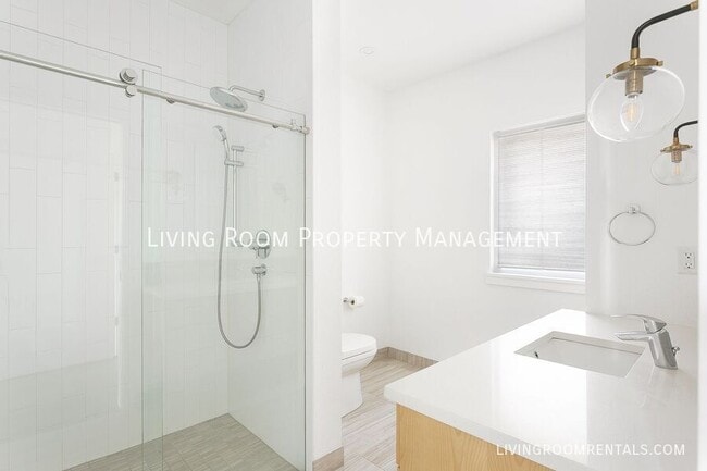 Building Photo - 4863 NE Going St