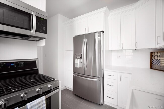 Building Photo - 34-40-40 79th St