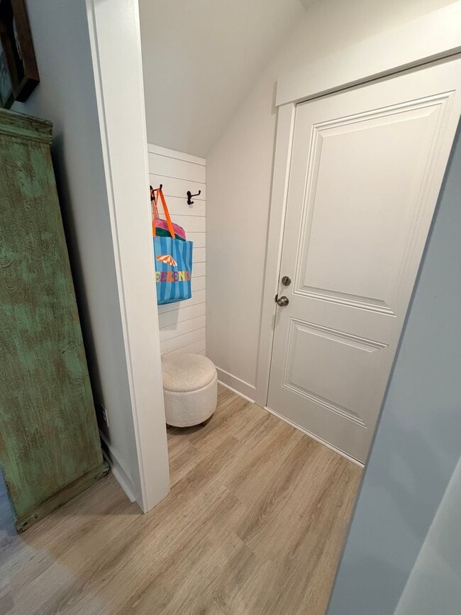 Building Photo - Four Bedroom Town Home in Old Stoney Village- Two Primary Suites