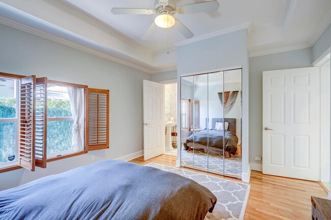 Building Photo - 411 26th St