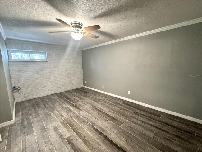 Building Photo - 695 Mandalay Ave