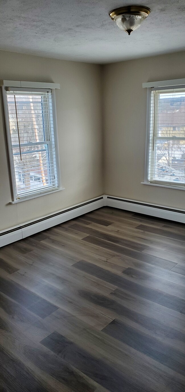 Building Photo - 27 E Coal St