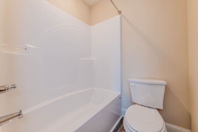 Building Photo - 122 Tabor Dr