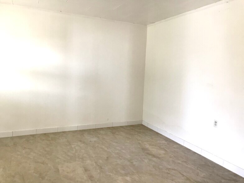 Building Photo - 1402 High St