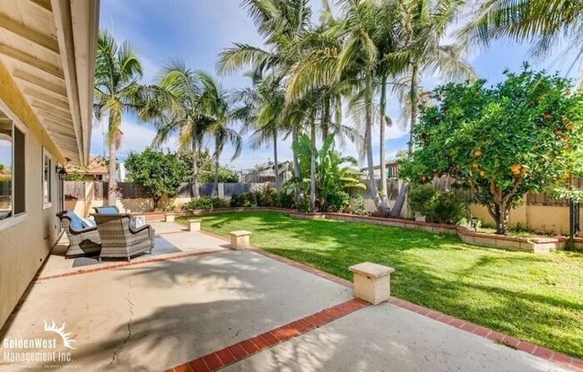 Building Photo - Beautiful 3Bdm 2Ba Unfurnished Home with Lush Backyard in Vista!