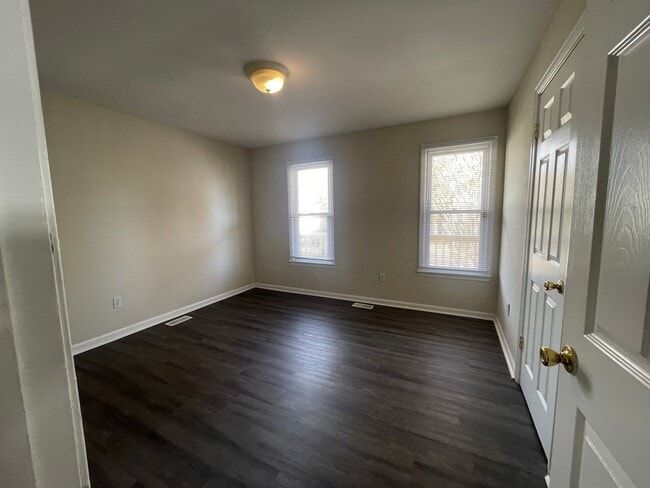 Building Photo - 1014 Colonial Ave