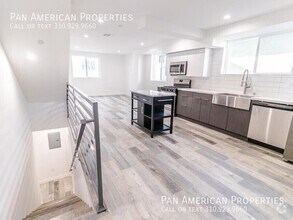 Building Photo - 1309 1/2 N Orange Dr.-