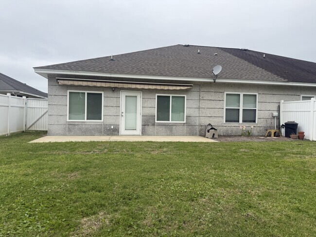 Building Photo - 500 Ashbrook-