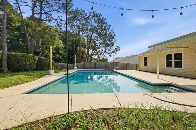 Building Photo - 1243 Jefferyscot Dr