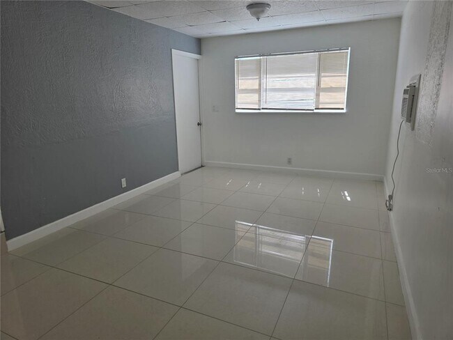 Building Photo - 1103 Teakwood Ave