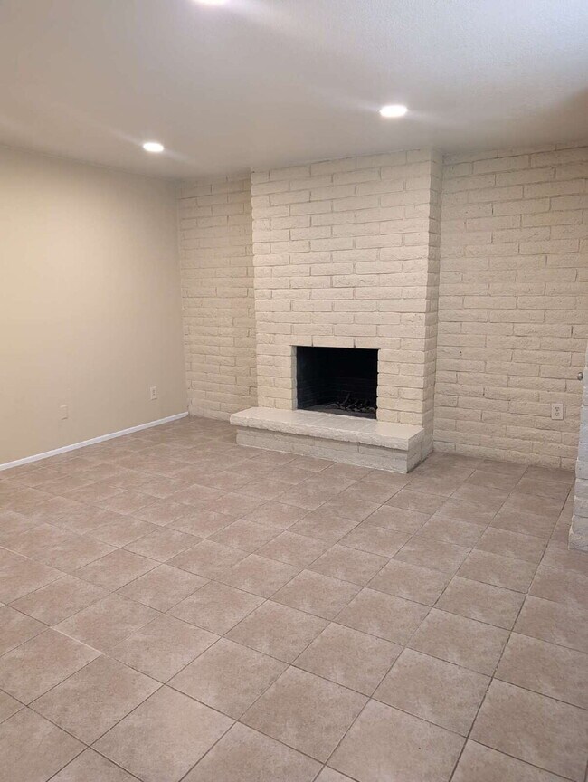Building Photo - Move in Ready 2 bedroom