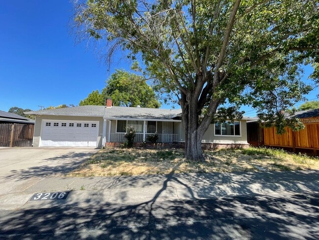 Building Photo - Wonderful and Spacious 4 Bedroom Concord H...