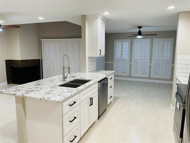 Building Photo - 3307 Golden Trails Dr