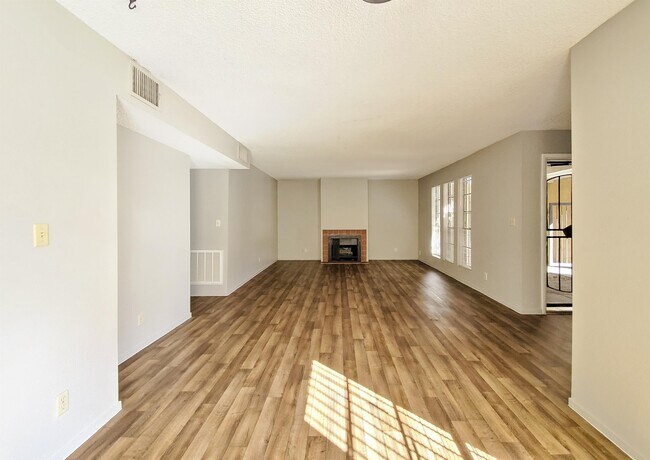 Building Photo - 4640 Koval Ln
