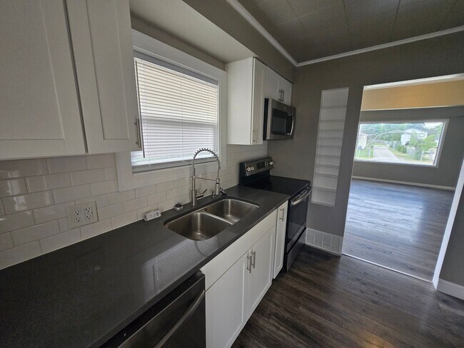 Building Photo - 3 Bedroom - 2 Bath Home in Spokane Valley