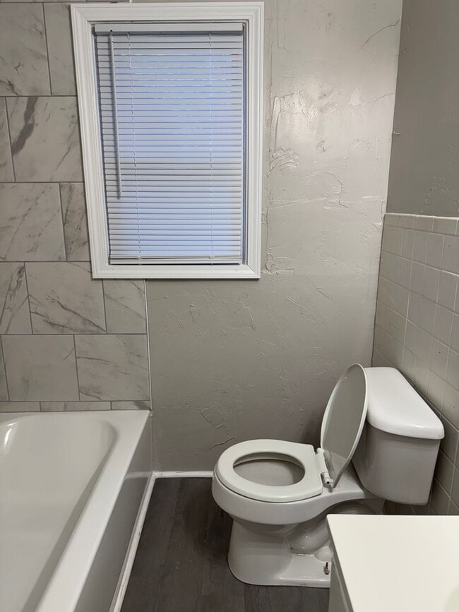 Building Photo - Gables Home