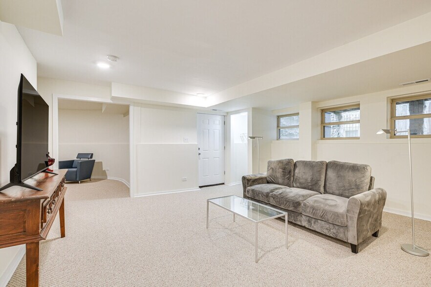 Building Photo - 3975 S Ellis Ave