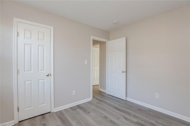 Building Photo - 4755 Old Hickory Rd